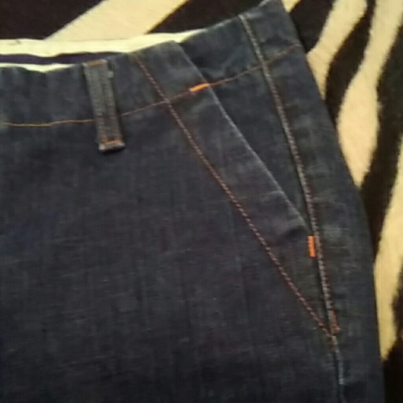GAP Dark Wash Wide Capri. - Picture 6 of 8